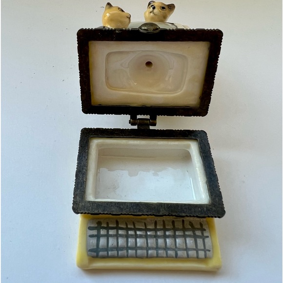 Adorable, vintage ceramic pill or trinket “cats on a computer” - Picture 5 of 7